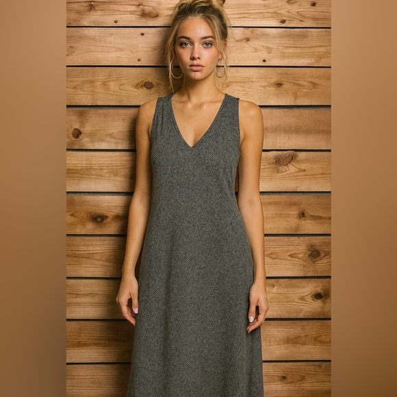 Old Navy size 4 women’s lined sleeveless classic black summer maxi dress. - Picture 1 of 3